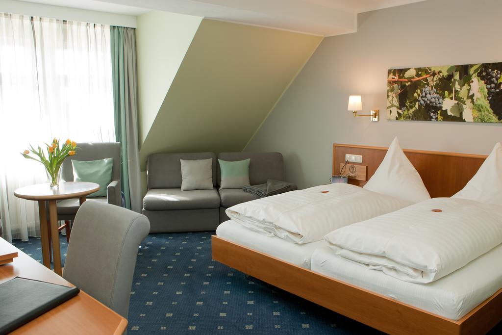 Landhotel Zur Bretzel Babenhausen  Room photo